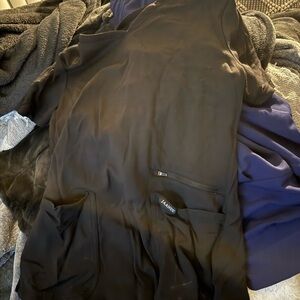 Jaanuu Women's 4-Pocket V-Neck Scrub Top - Black medium